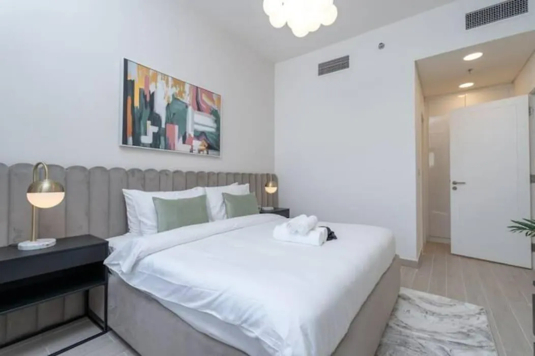 Stylish 1-Bedroom Retreat With Pool In Vibrant Jumeirah Golf Estates Ντουμπάι 0*,