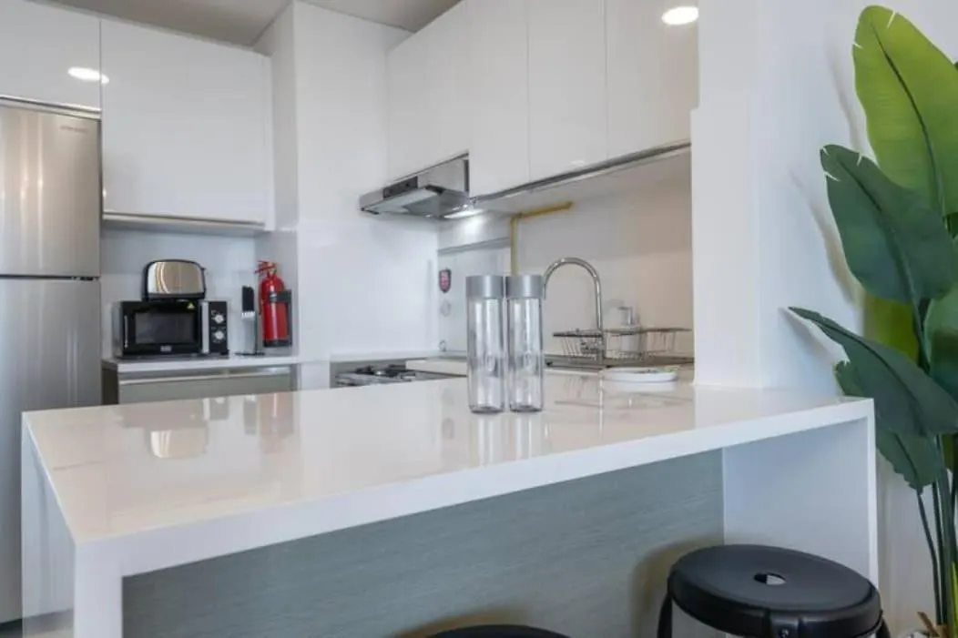 Stylish 1-Bedroom Retreat With Pool In Vibrant Jumeirah Golf Estates Ντουμπάι