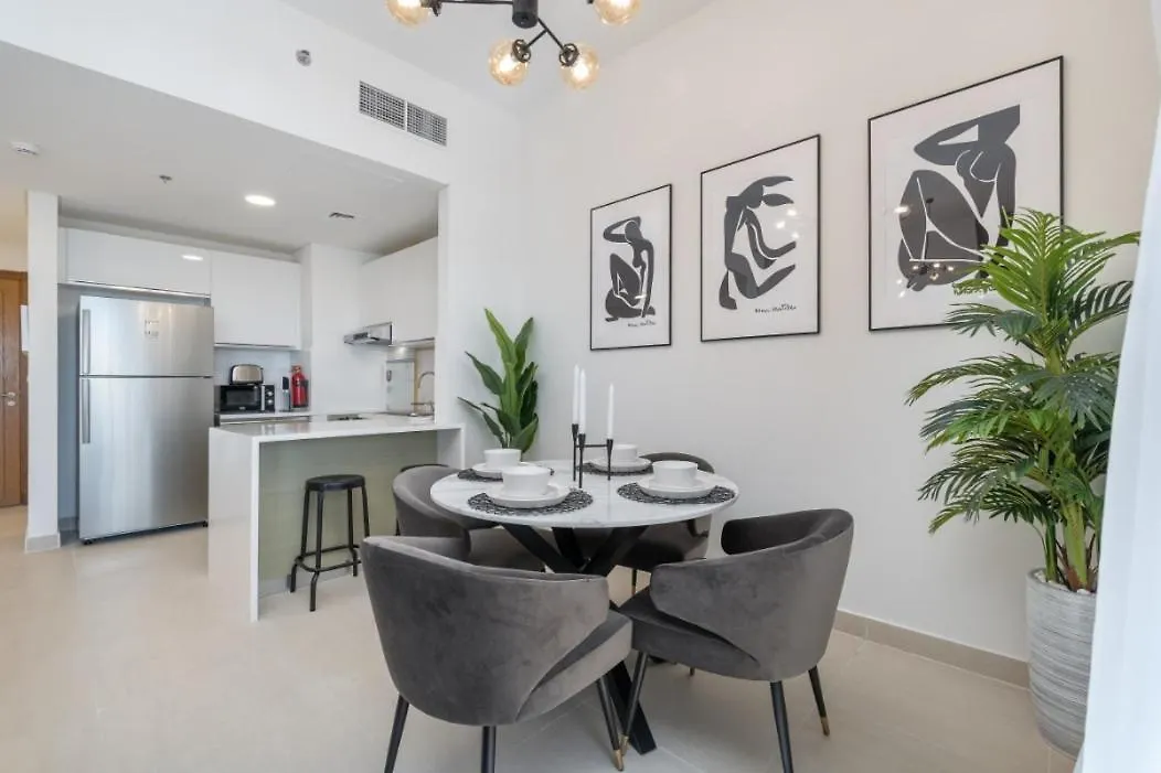 Stylish 1-Bedroom Retreat With Pool In Vibrant Jumeirah Golf Estates Ντουμπάι Διαμέρισμα