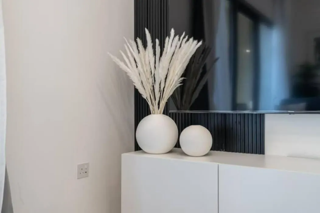 Stylish 1-Bedroom Retreat With Pool In Vibrant Jumeirah Golf Estates Ντουμπάι Ηνωμένα Αραβικά Εμιράτα