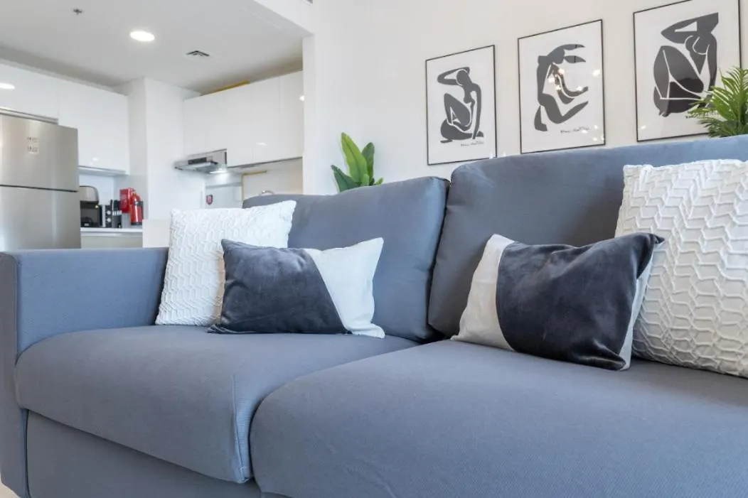 Stylish 1-Bedroom Retreat With Pool In Vibrant Jumeirah Golf Estates Ντουμπάι Διαμέρισμα