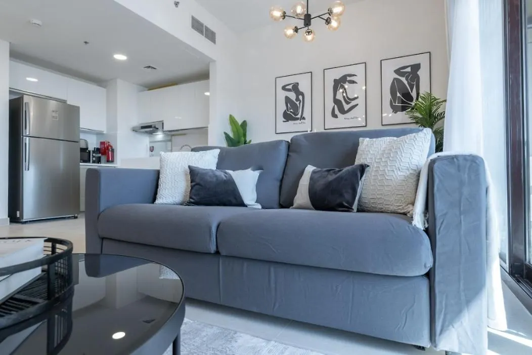 Stylish 1-Bedroom Retreat With Pool In Vibrant Jumeirah Golf Estates Ντουμπάι