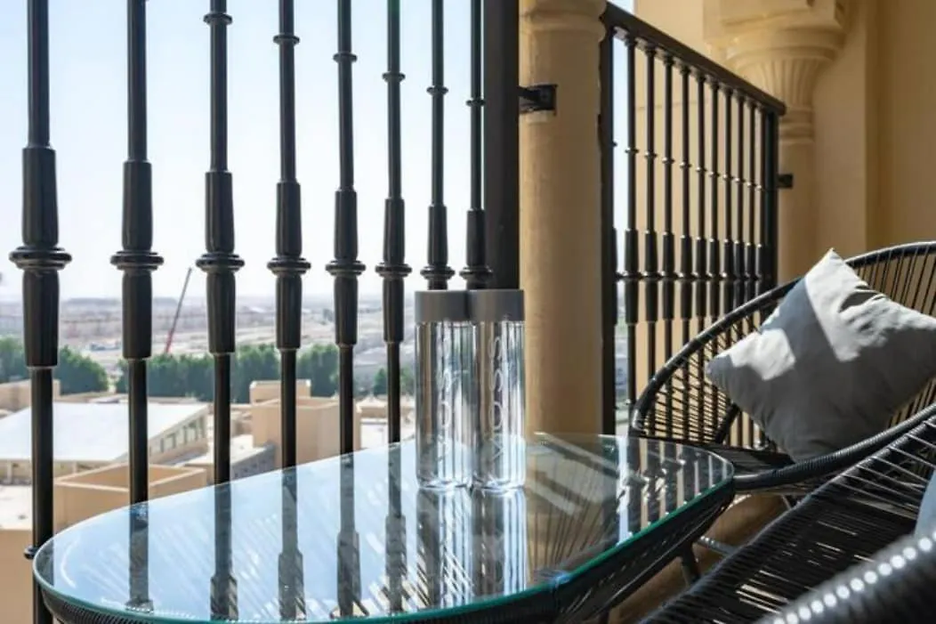 Stylish 1-Bedroom Retreat With Pool In Vibrant Jumeirah Golf Estates Dubai 0*,