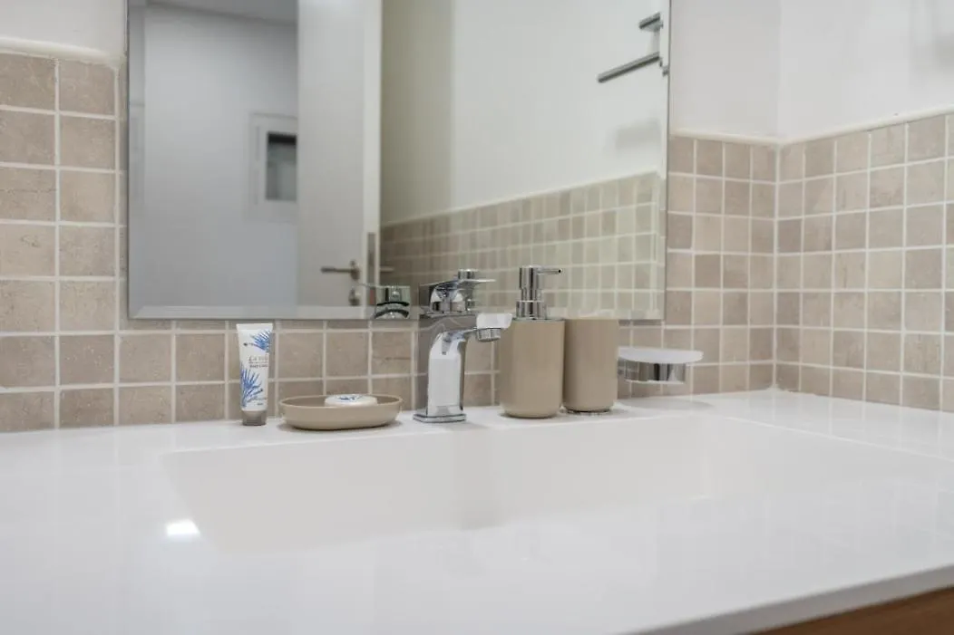 Stylish 1-Bedroom Retreat With Pool In Vibrant Jumeirah Golf Estates Dubai