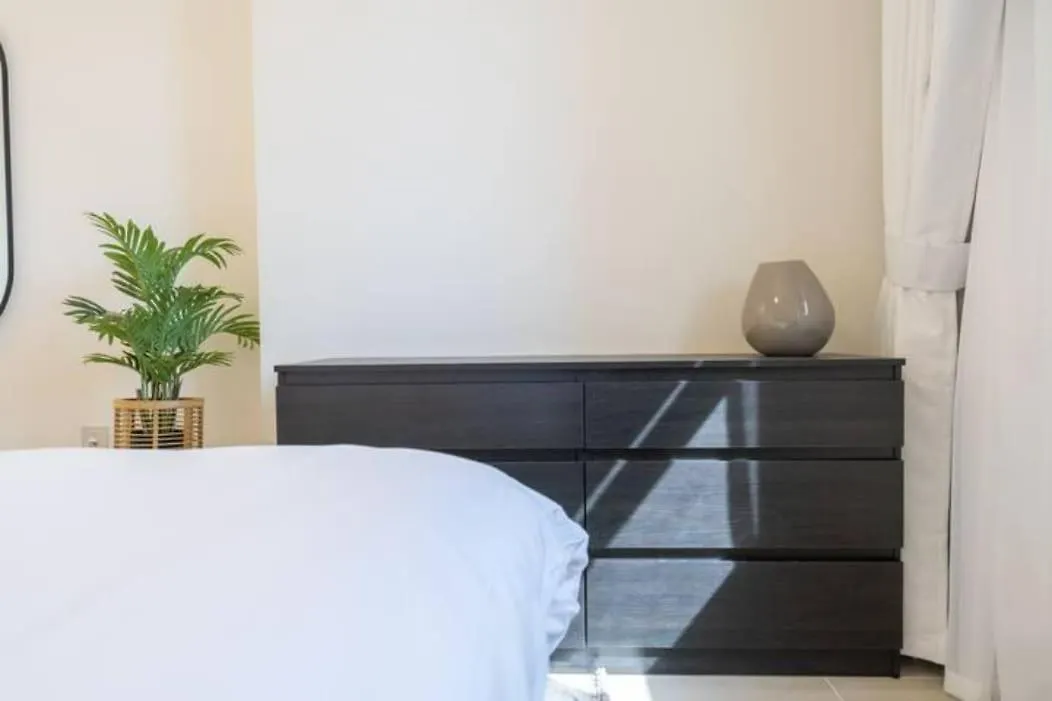 Stylish 1-Bedroom Retreat With Pool In Vibrant Jumeirah Golf Estates Dubai