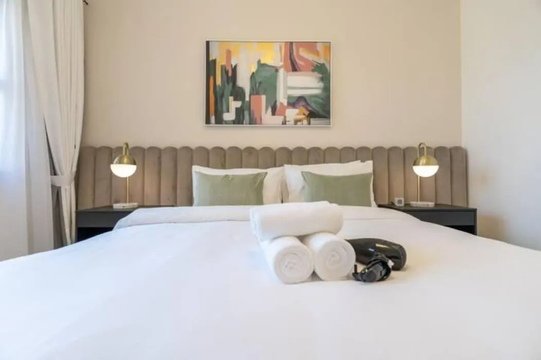 Stylish 1-Bedroom Retreat With Pool In Vibrant Jumeirah Golf Estates Dubai