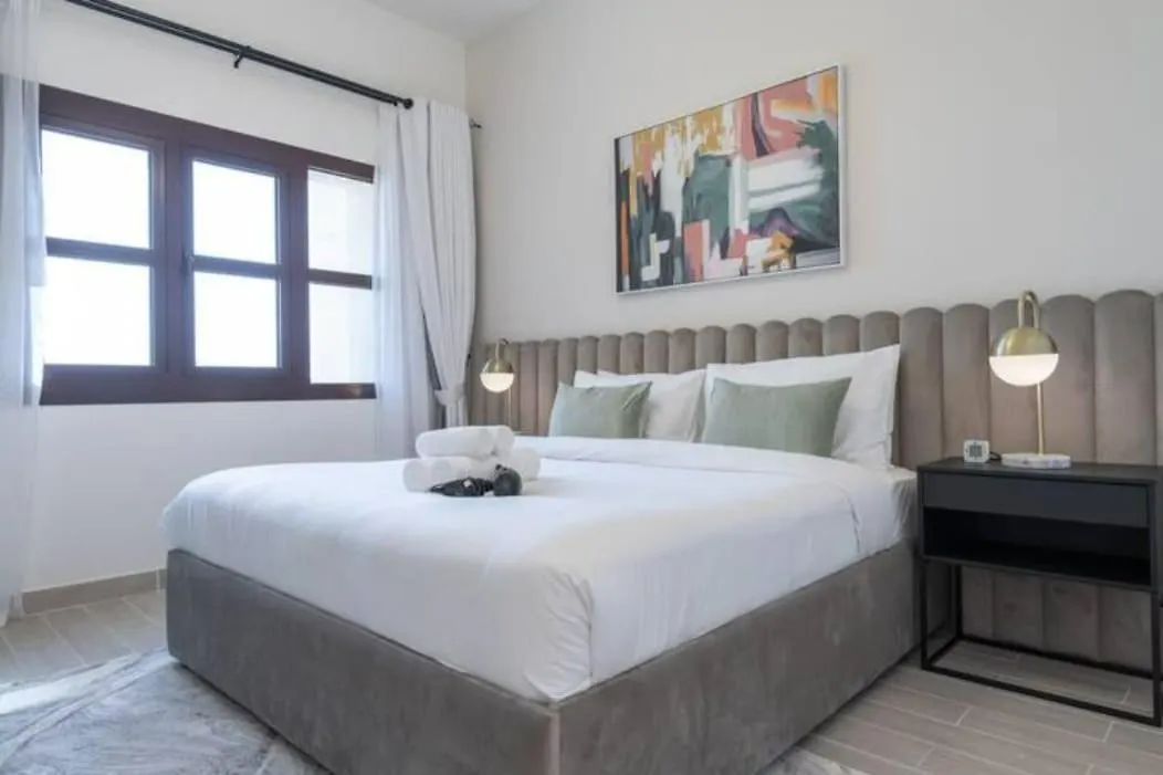 Apartment Stylish 1-Bedroom Retreat With Pool In Vibrant Jumeirah Golf Estates Dubai