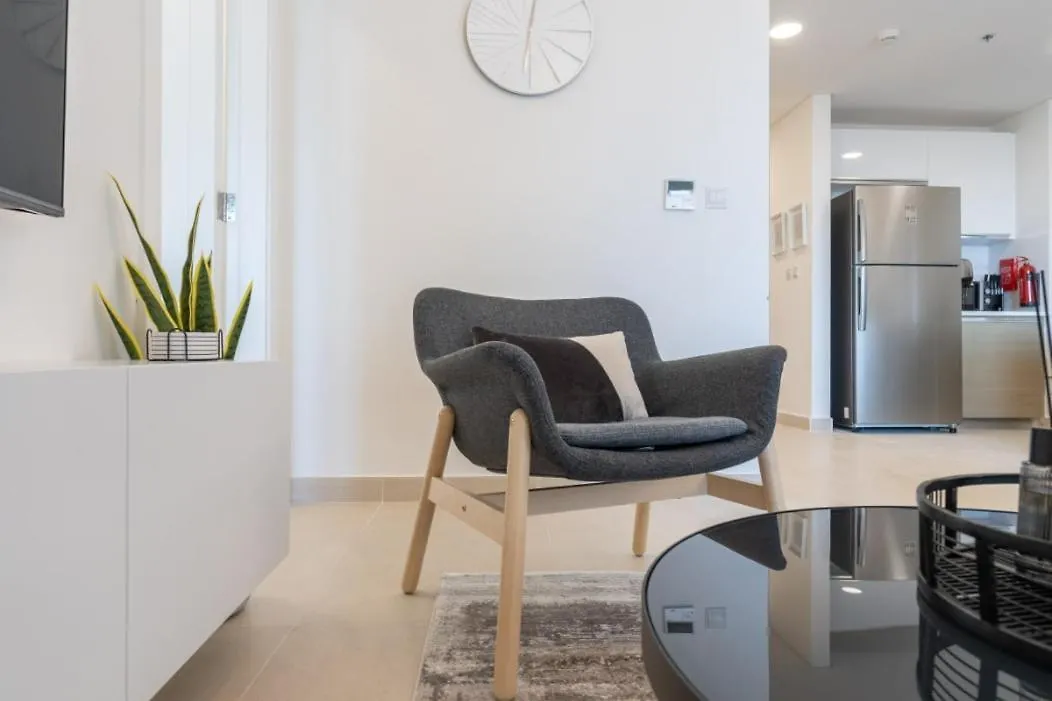 Apartment Stylish 1-Bedroom Retreat With Pool In Vibrant Jumeirah Golf Estates Dubai