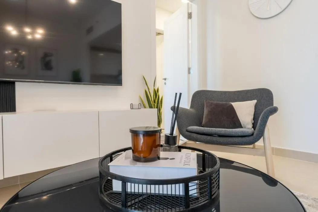 Apartment Stylish 1-Bedroom Retreat With Pool In Vibrant Jumeirah Golf Estates Dubai