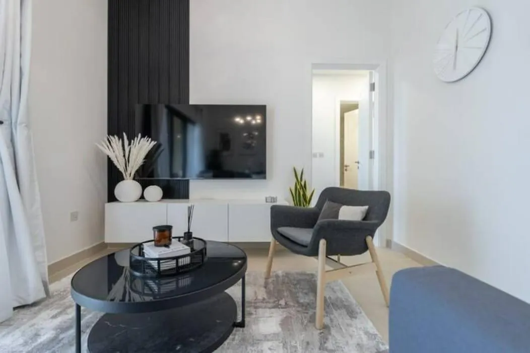 Stylish 1-Bedroom Retreat With Pool In Vibrant Jumeirah Golf Estates Dubai 0*,